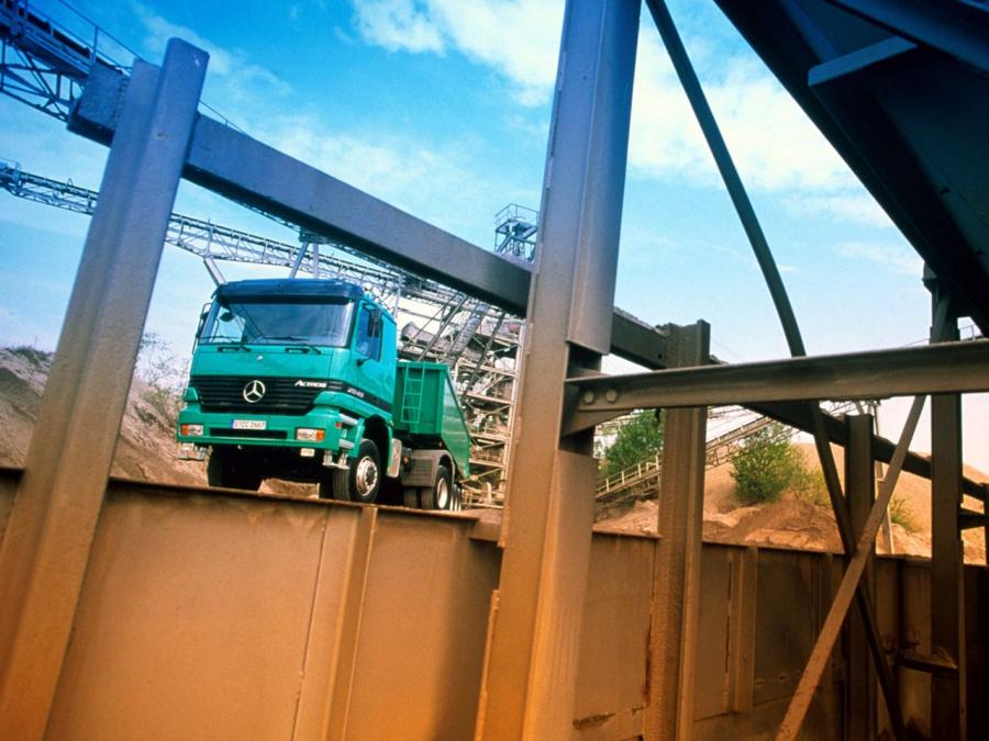  Mercedes-Benz Actros 2040 1997 года  (фото 12 из 12)